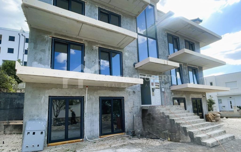 new 1st floor apartment with a pool ciovo (2)