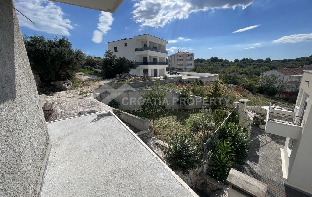 new 1st floor apartment with a pool ciovo (7)