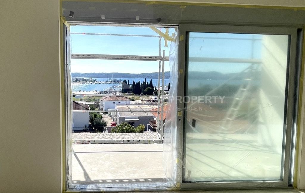 new 2nd floor apartment with spacious terrace trogir (1)