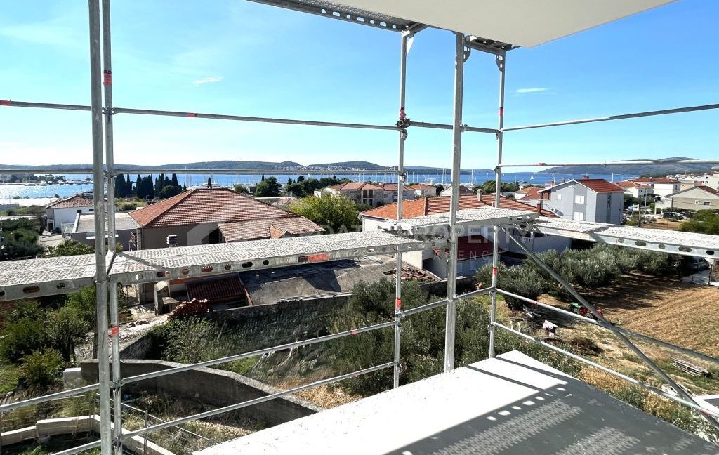 new 2nd floor apartment with spacious terrace trogir (4)