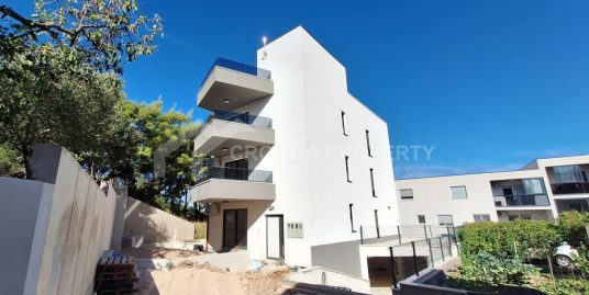 Novi penthouse u urbanoj vili Podstrana