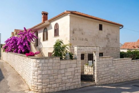 spacious stand alone house brac - 3848 (1)